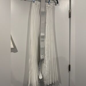 NWOT White pleated skirt with belt
